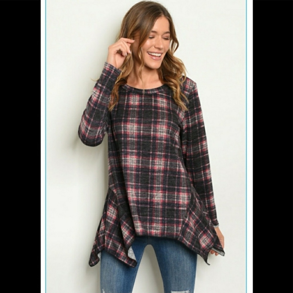 NWT Long sleeve sharkbite pullover black pink